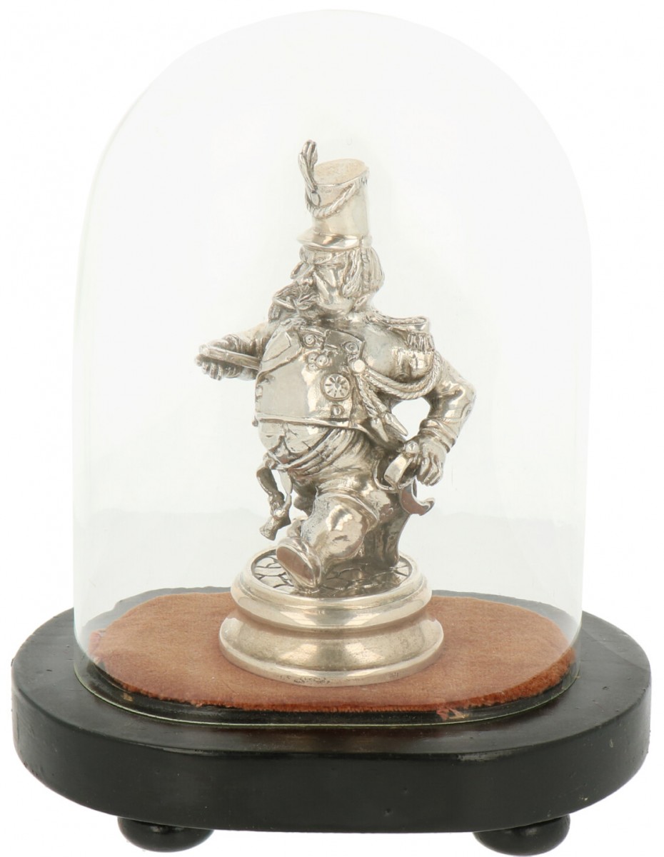 Miniatuur met stolp zilver.