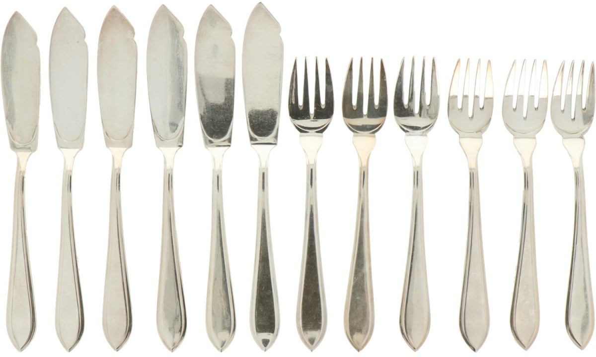 (12) delige set visbestek "Hollands Puntfilet" verzilverd.