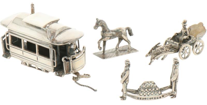 (4) Delig lot miniaturen zilver.