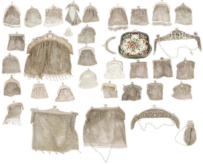 (35) Delig lot beugeltassen,beursjes en tasbeugels onedel.