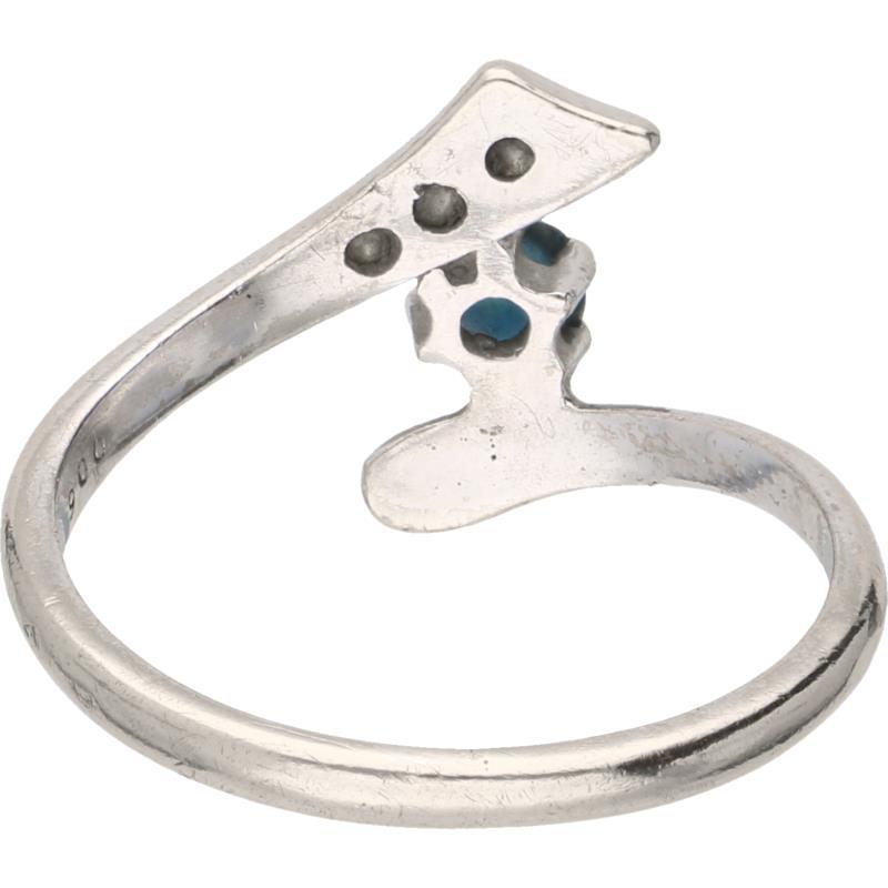 Ring witgoud, ca. 0.03 ct. diamant en saffier - 14 kt.
