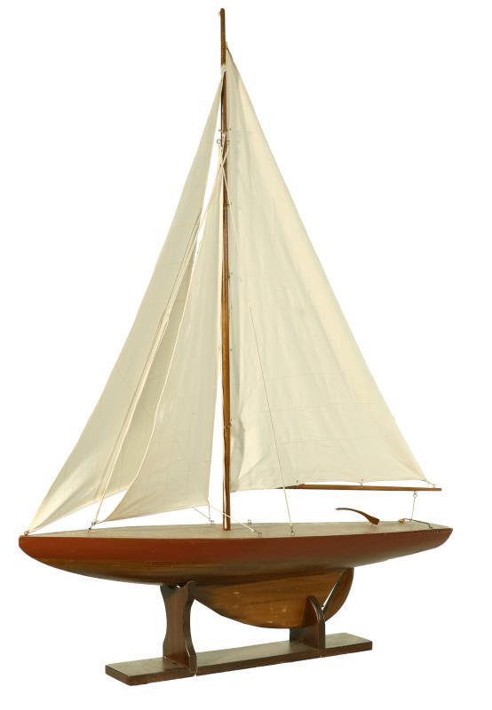 Een houten Pond Yacht. Midden 20e eeuw.