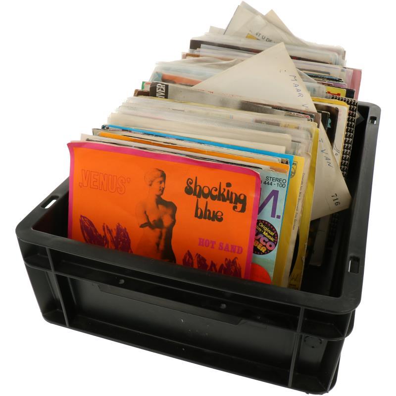 Een lot met 45 toeren singles, waaronder jazz en rock 'n roll. 