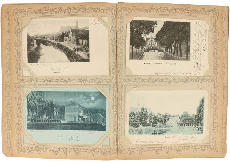 Een album met diverse ansichtkaarten van steden in Nederland. 1e kwart 20e eeuw.