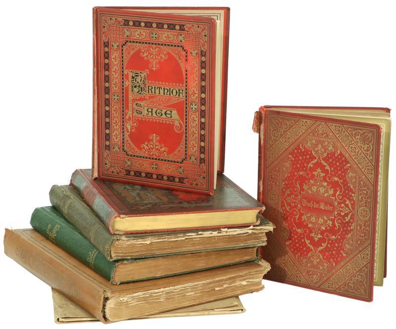 Een kavel van ingebonden tijdschriften o.a. "Panorama" en "De Prins". Daarbij een verzameling prenten over het koningshuis en 3 boeken van Duitse schrijvers.
