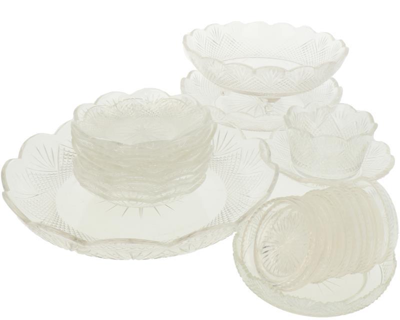 Een lot met waaiergeslepen kristal. 