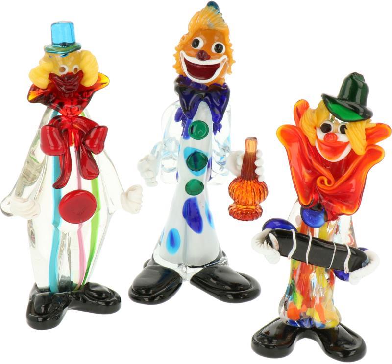 Een lot van drie glazen clowns. Murano, 2e helft 20e eeuw.