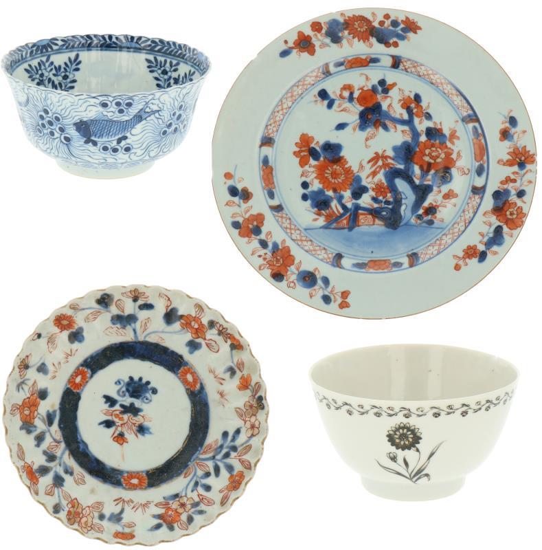 Een lot divers Chinees waaronder Famille Noir. Kanxi, 19e eeuw. (4x).