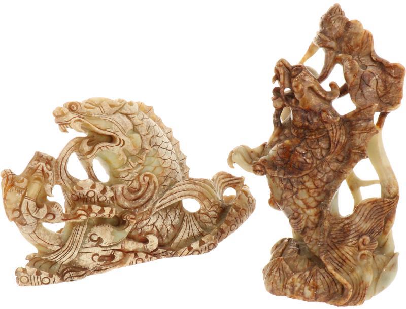 Een lot van (2) spekstenen figuren. China, eind 20e eeuw.