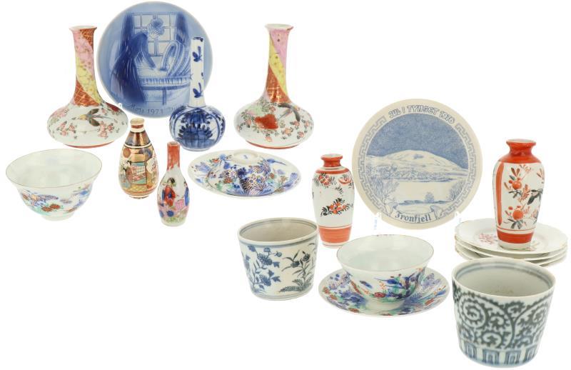 Een lot divers porselein. China/Japan, 20e eeuw.