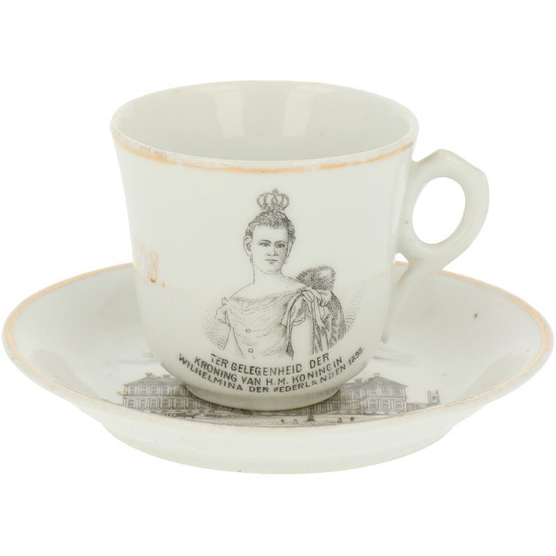 Een lot divers aardewerk waaronder een koe van De Porcelyne Fles. 20e eeuw. 