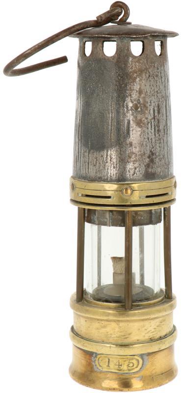 Een mijnwerkerslamp. Circa 1920.