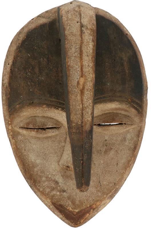 Een houten Fang masker. Afrika, 20e eeuw.