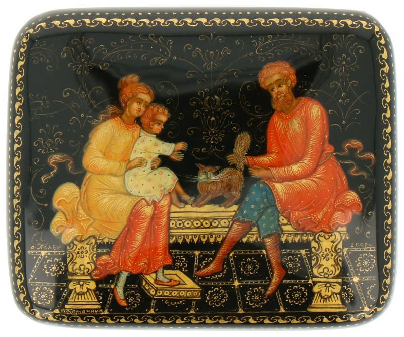 Een lot van (3) Russische lakdozen met diverse voorstellingen waaronder de Maria Voorspraak Kathedraal. 