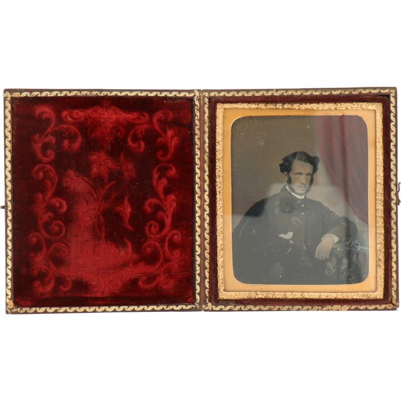 Antiek fotolijstje met Daguerreotype van een heer.