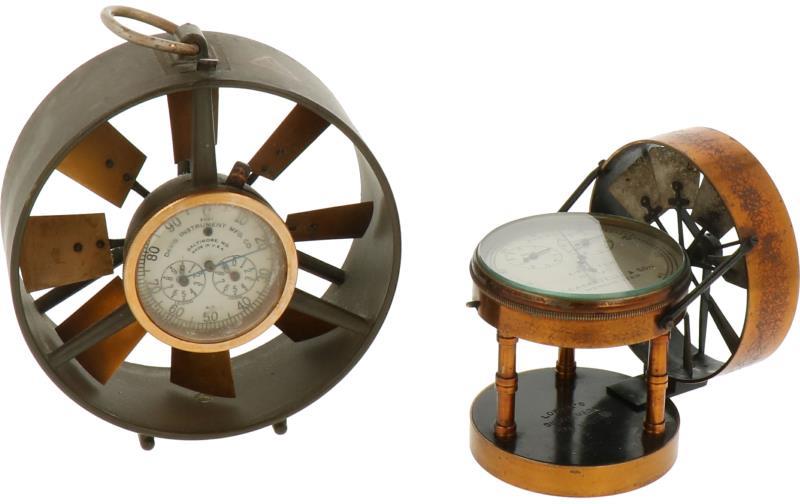 Een Amerikaanse windmeter met adres: Davis Instrument MFG. Co. Baltimore, MD. Met daarbij een windmeter met adres: J. Casartelli & Son, Manchester. Circa 1890. 