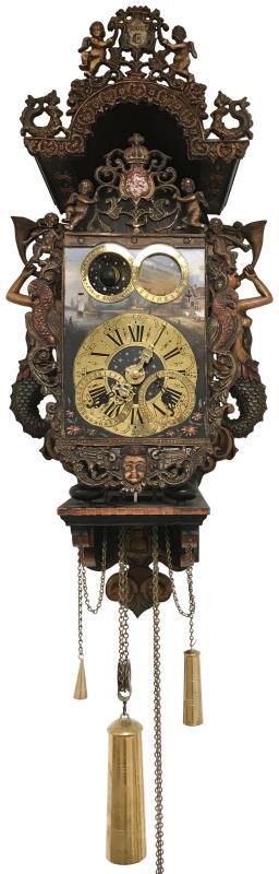 Een Christiaan van der Klaauw stoelklok met carillon en 3D moonphase. Joure, 2e helft 20e eeuw.