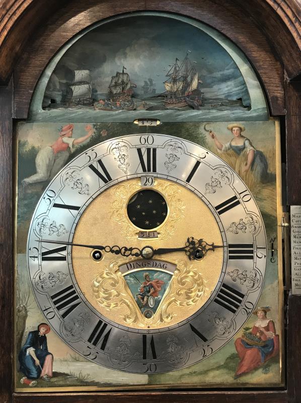 Een wortelnoten belijmde Amsterdams staand horloge, adres Nicolaas Weijlandt (1700-1756).