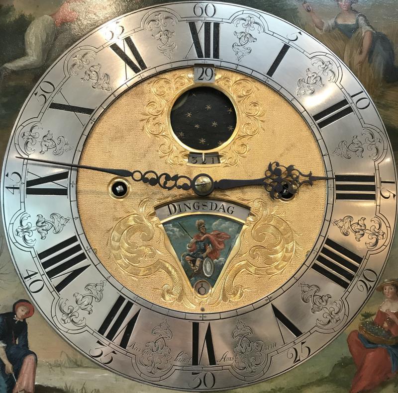 Een wortelnoten belijmde Amsterdams staand horloge, adres Nicolaas Weijlandt (1700-1756).