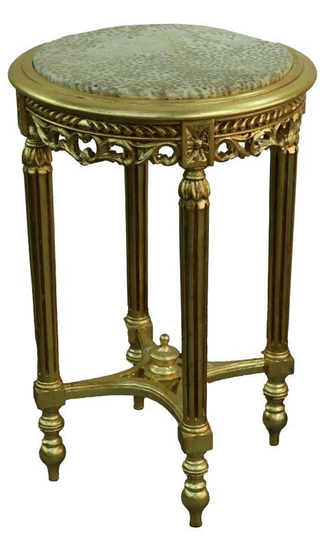 Een goud gelakte ronde Louis XV-stijl bijzettafeltje. Blad hersteld. 20e eeuw.