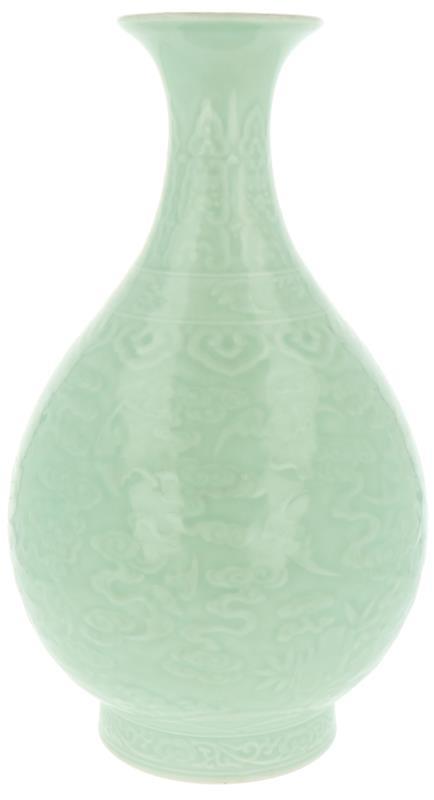 Een porseleinen celadon vaas, gemerkt Yongzheng. China, 20e eeuw.