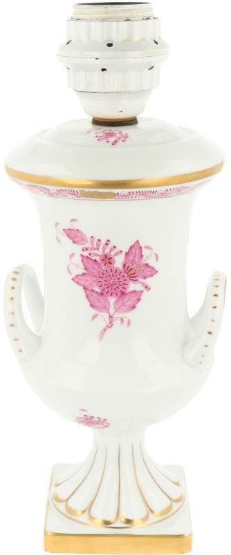 Een porseleinen lampvoet met Apponyi Pink decor. Herend, 2e helft 20e eeuw.