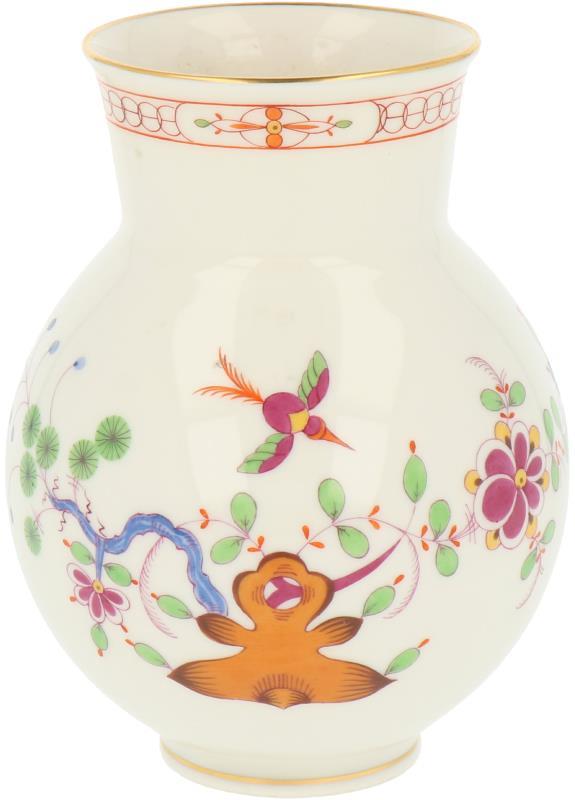 Een porseleinen vaasje met floraal decor. Meissen, 2e helft 20e eeuw.