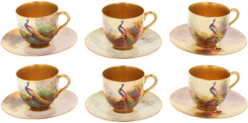 Een lot van (6) handbeschilderde kop en schotels waaronder W.H Austin. Royal Worcester.