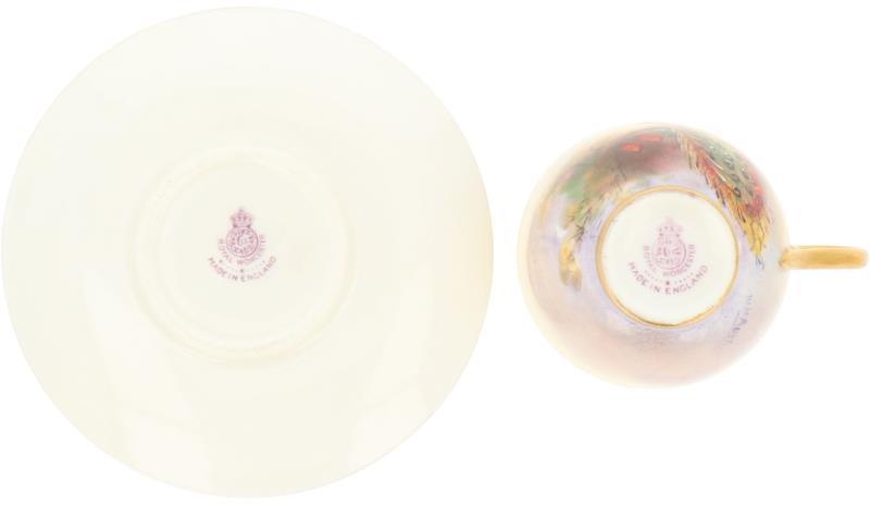 Een lot van (6) handbeschilderde kop en schotels waaronder W.H Austin. Royal Worcester.