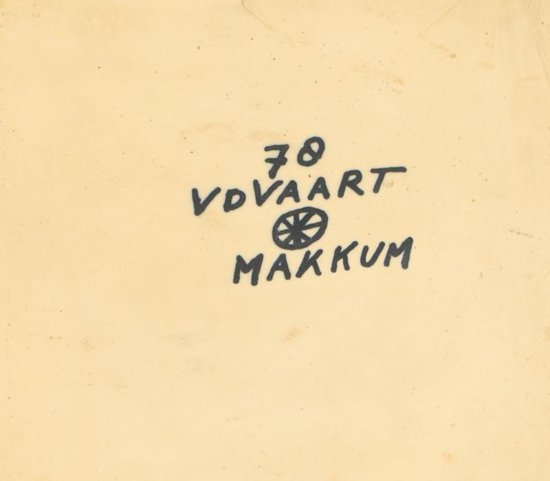 Een aardewerk vaas, ontwerp Jan van der Vaart, Makkum. Circa 1978.