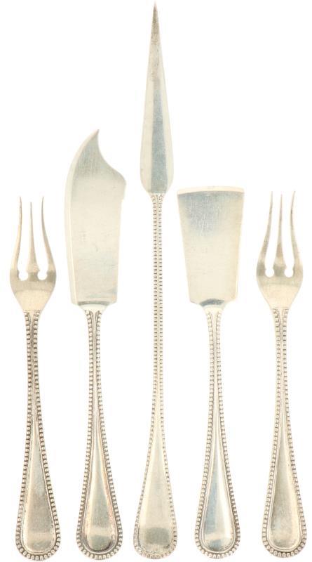 (5) Delig lot bestekdelen zilver.