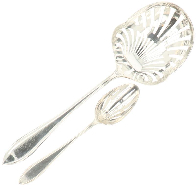 Natfruitlepel + strooilepel zilver.