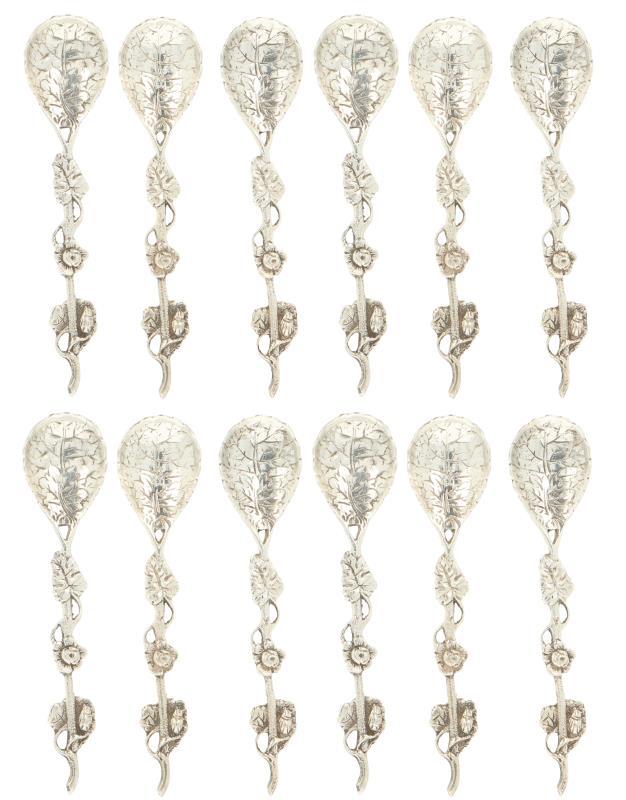 (12) Delige set mokka lepeltjes zilver.