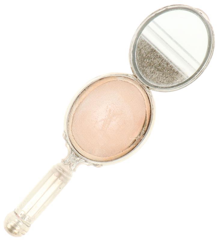 Compact zilver.