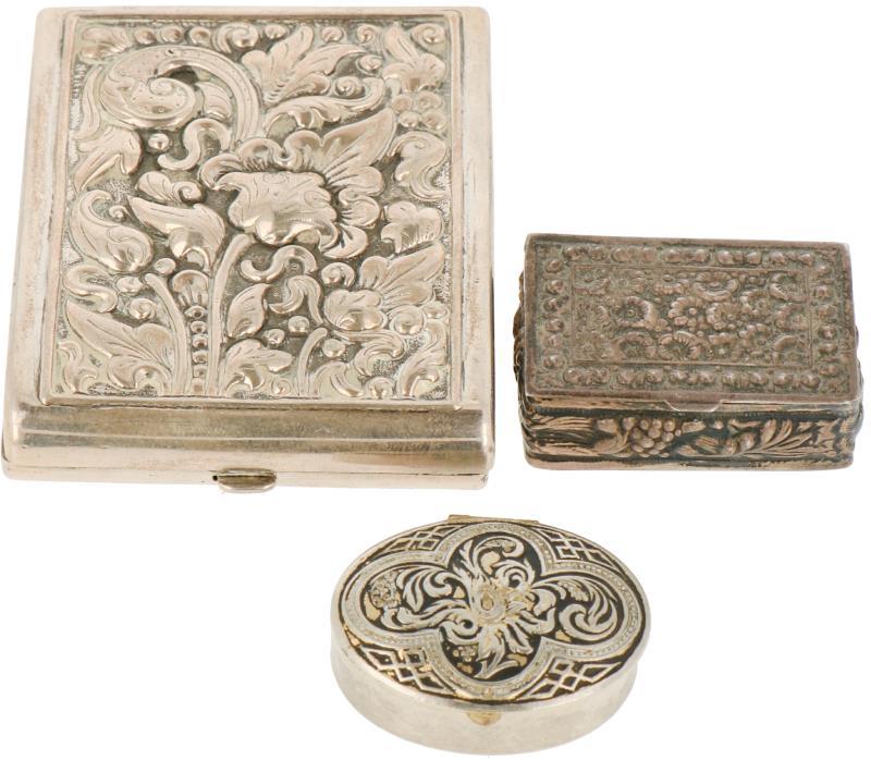 (3) Delig lot doosjes zilver.