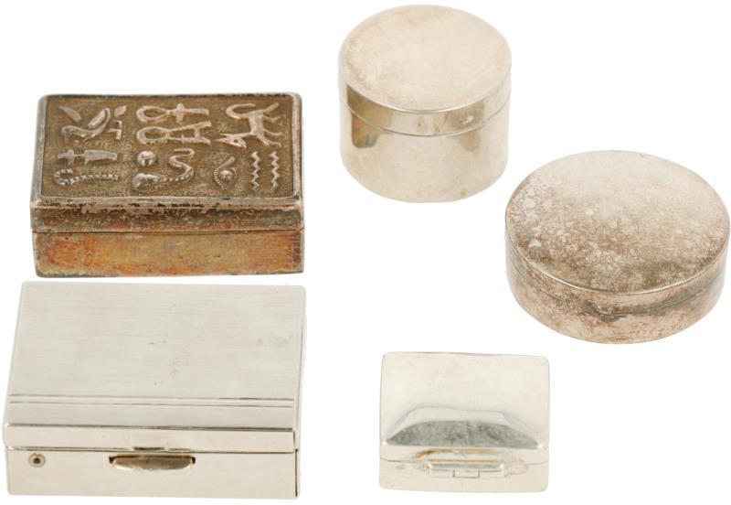 (5) Delig lot pillendoosjes zilver.