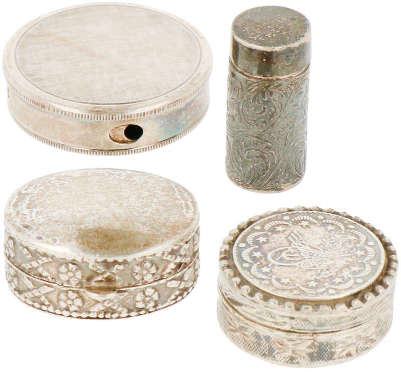 (4) Delig lot doosjes zilver.