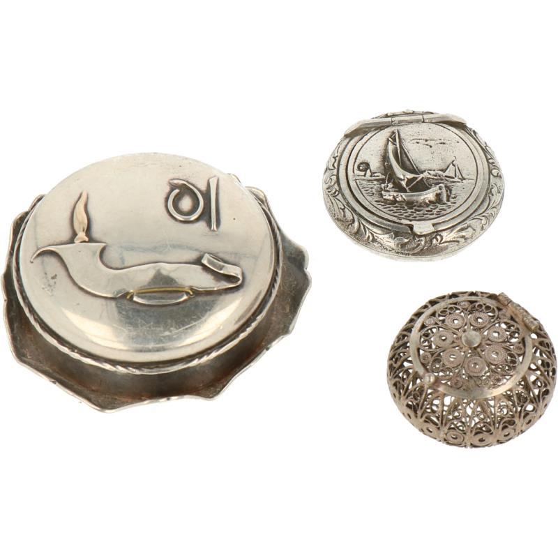 (3) Delig lot doosjes zilver.