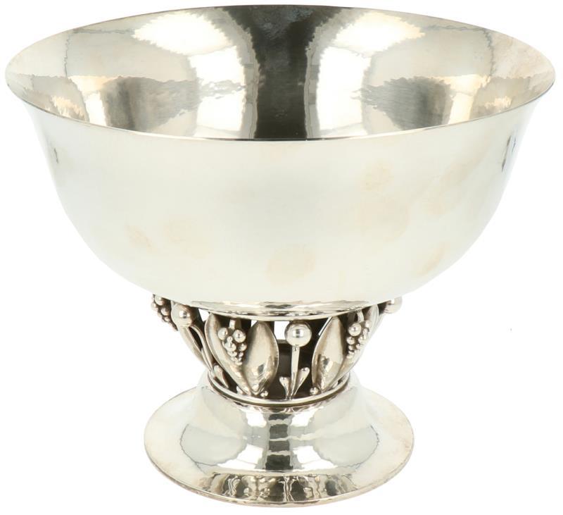 Schaal op voet nr. 197A Georg Jensen zilver.