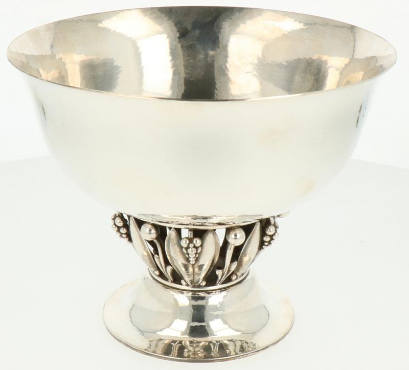 Schaal op voet nr. 197A Georg Jensen zilver.