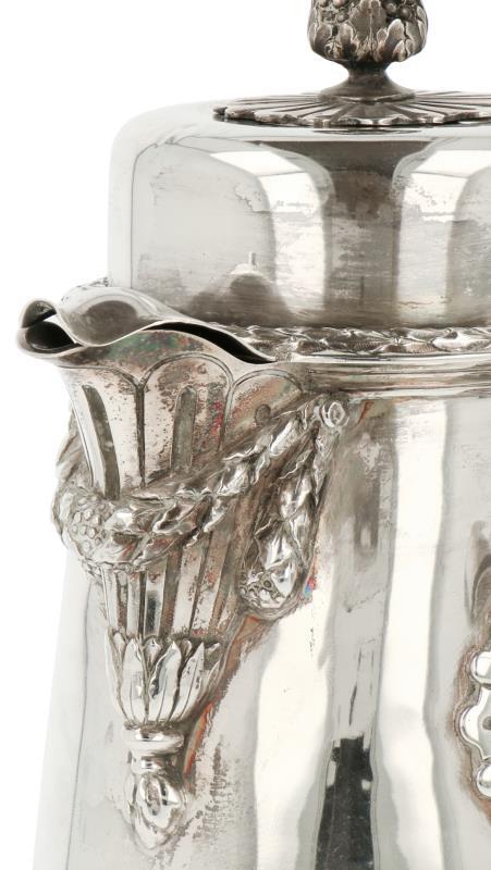 Chocolade kan met komfoor Georges Falkenberg (1894-1928) zilver.