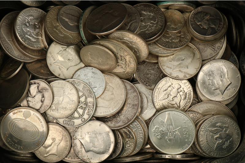 World. 2½ kg Silvermix World coins.