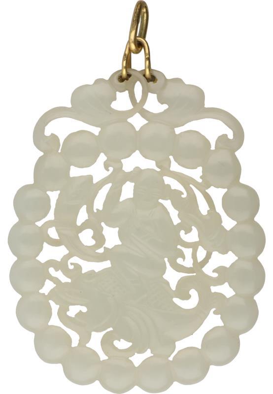 Hanger geelgoud, gesneden witte jade - 14 kt.