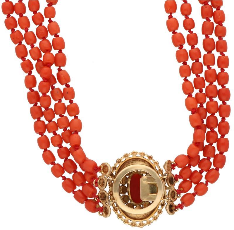 Collier met een geelgouden sluiting, bloedkoraal - 14 kt.