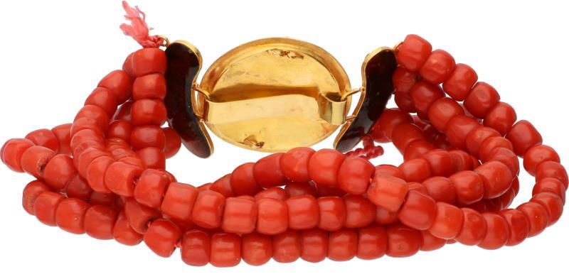 Armband met een geelgouden sluiting, bloedkoraal - 14 kt.