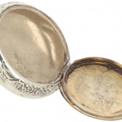Pillendoosje zilver.