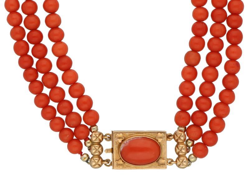 Collier met een geelgouden sluiting, bloedkoraal - 14 kt.