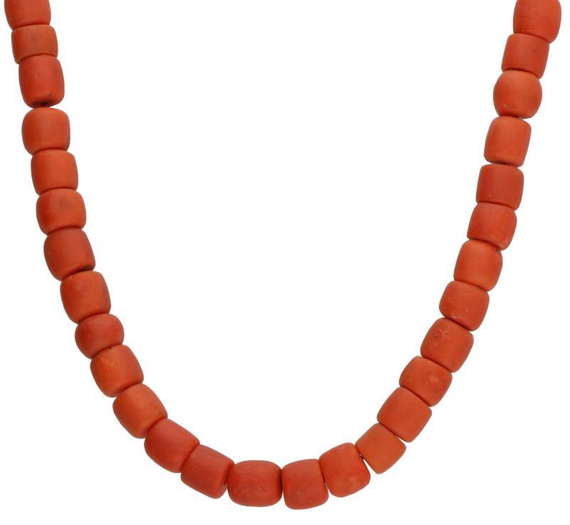 Collier met een geelgouden sluiting, bloedkoraal - 14 kt.