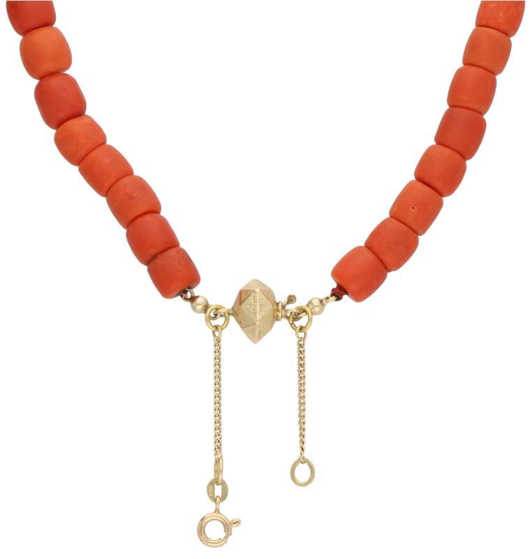 Collier met een geelgouden sluiting, bloedkoraal - 14 kt.