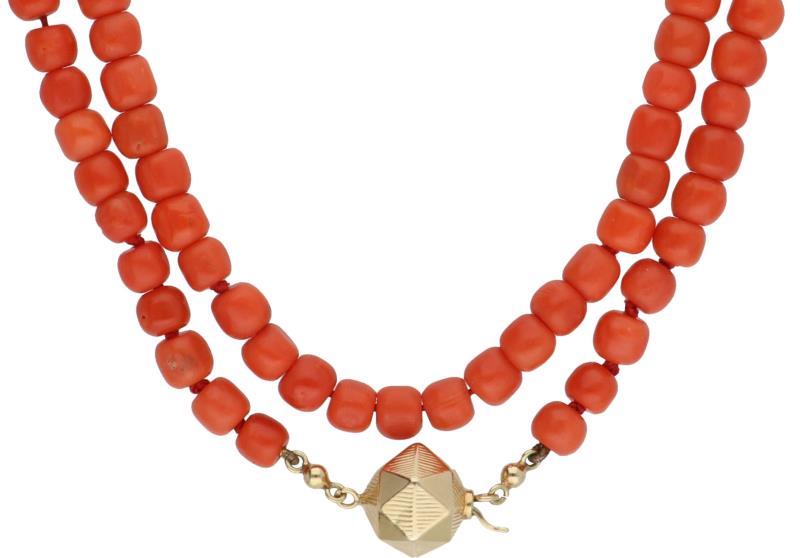 Collier met een geelgouden sluiting, bloedkoraal - 14 kt.
